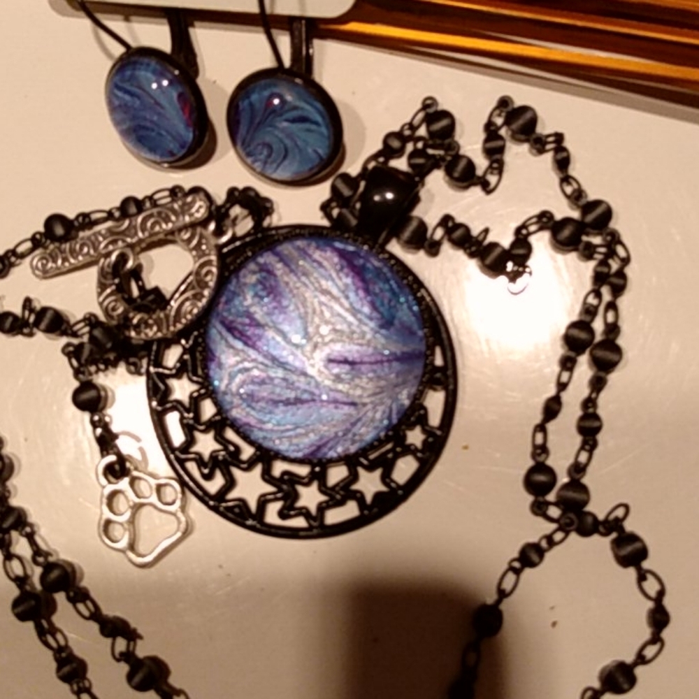 Jewlery necklace and earrings
